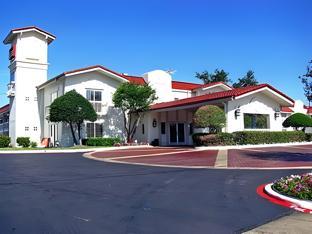 motel 6 dallas tx market center