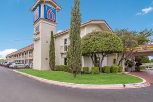motel 6 dallas tx market center