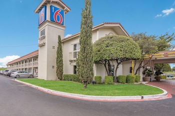Motel 6 Dallas, Tx - Market Center,In Dallas,2 star