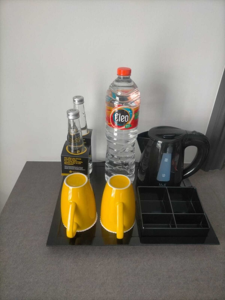 arshika bali sunset road