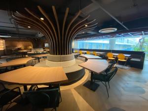 arshika bali sunset road