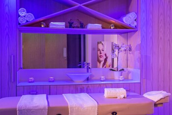 king jason protaras designed for adults by louis hotels