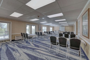 comfort suites appleton airport