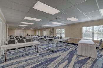 comfort suites appleton airport