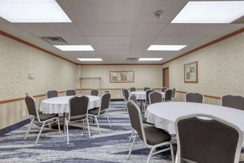 comfort suites appleton airport