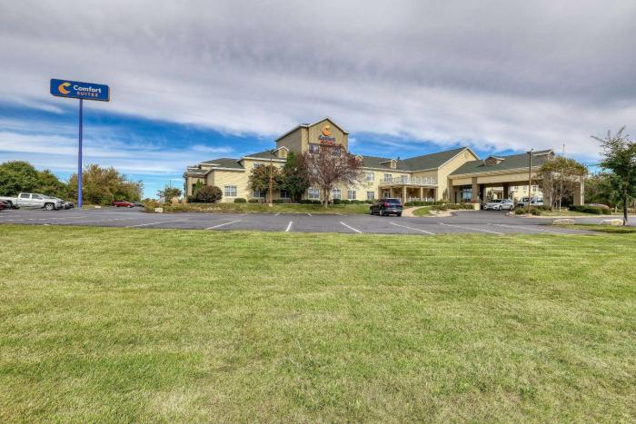 comfort suites appleton airport