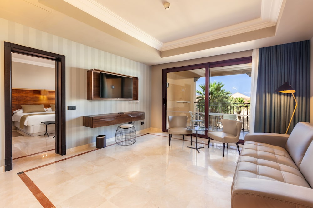 unique club at lopesan costa meloneras resort
