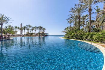 unique club at lopesan costa meloneras resort