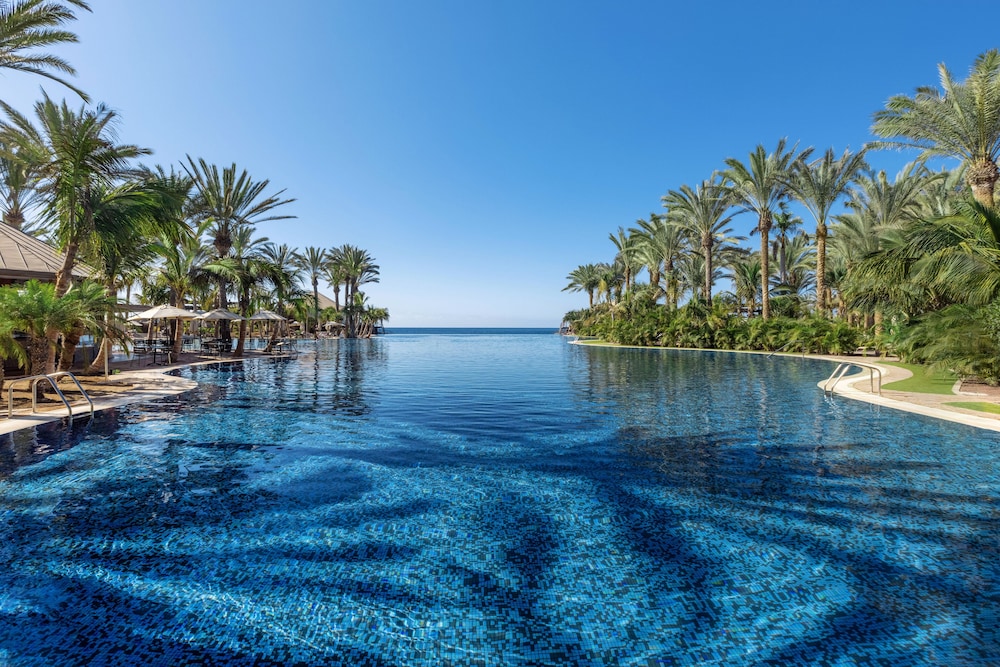 unique club at lopesan costa meloneras resort