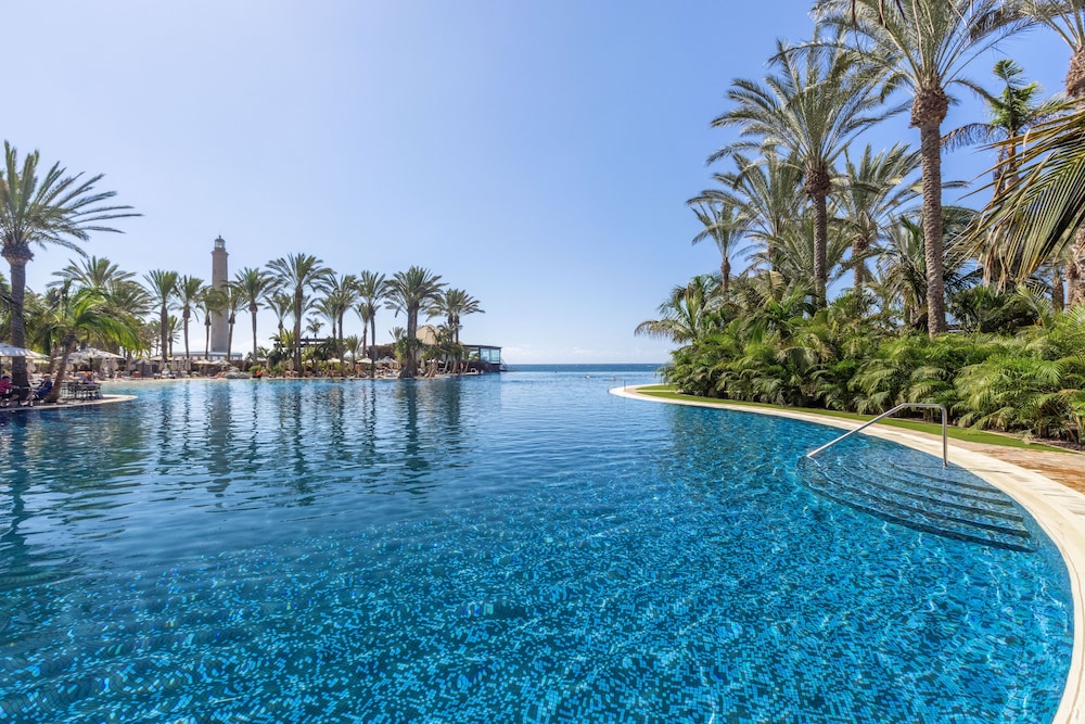 unique club at lopesan costa meloneras resort