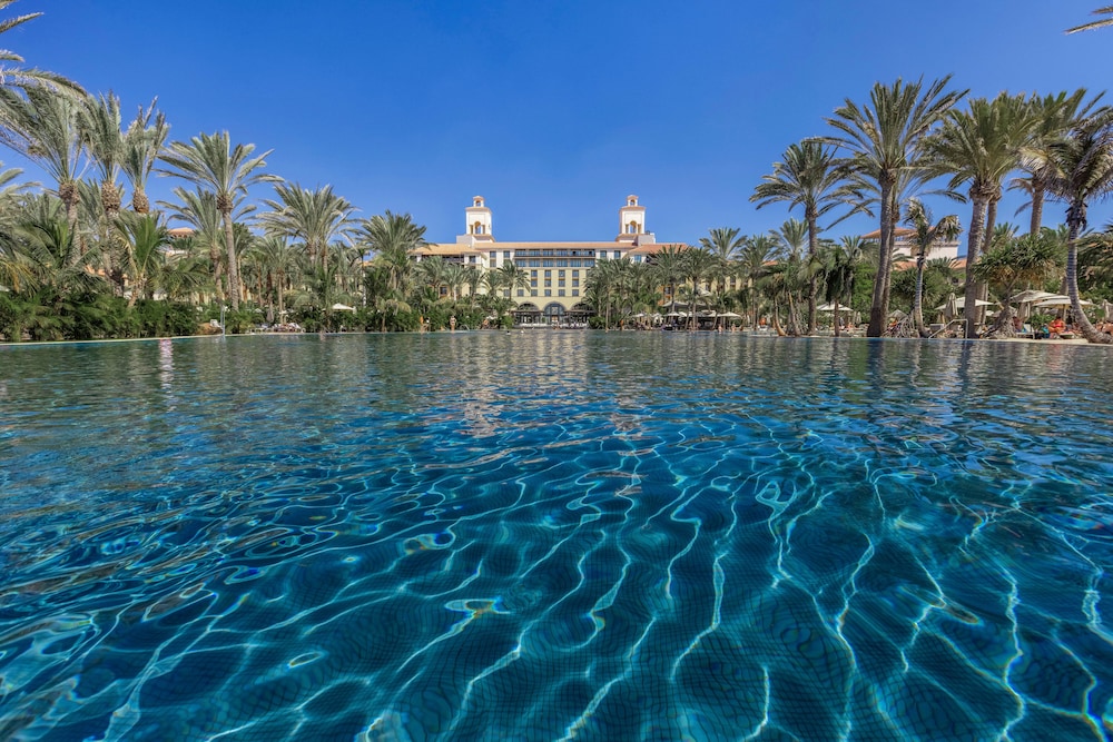 unique club at lopesan costa meloneras resort