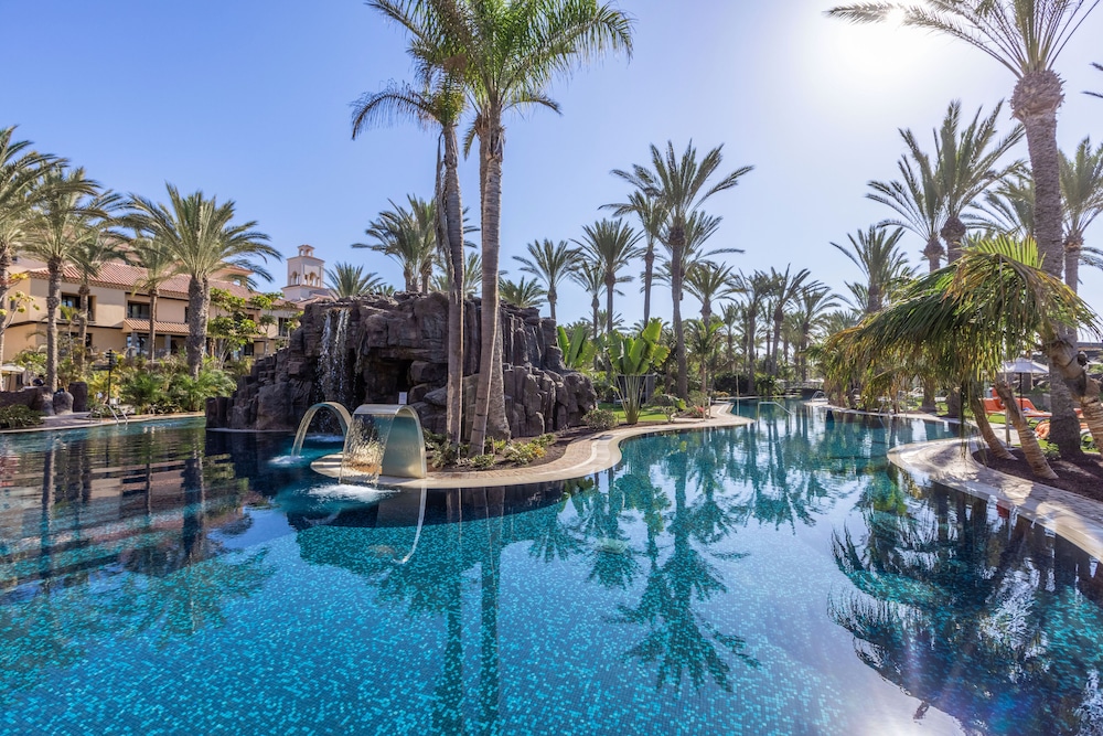 unique club at lopesan costa meloneras resort