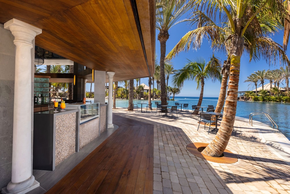 unique club at lopesan costa meloneras resort