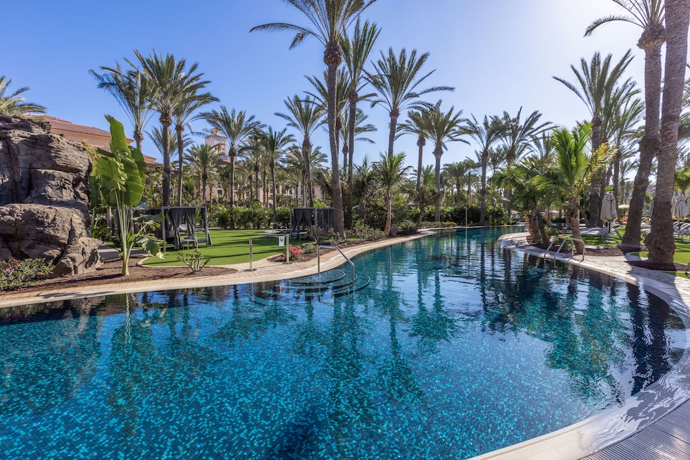 unique club at lopesan costa meloneras resort