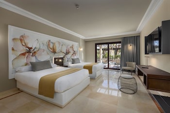unique club at lopesan costa meloneras resort