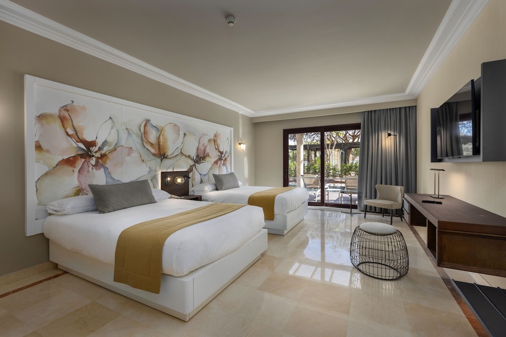 unique club at lopesan costa meloneras resort