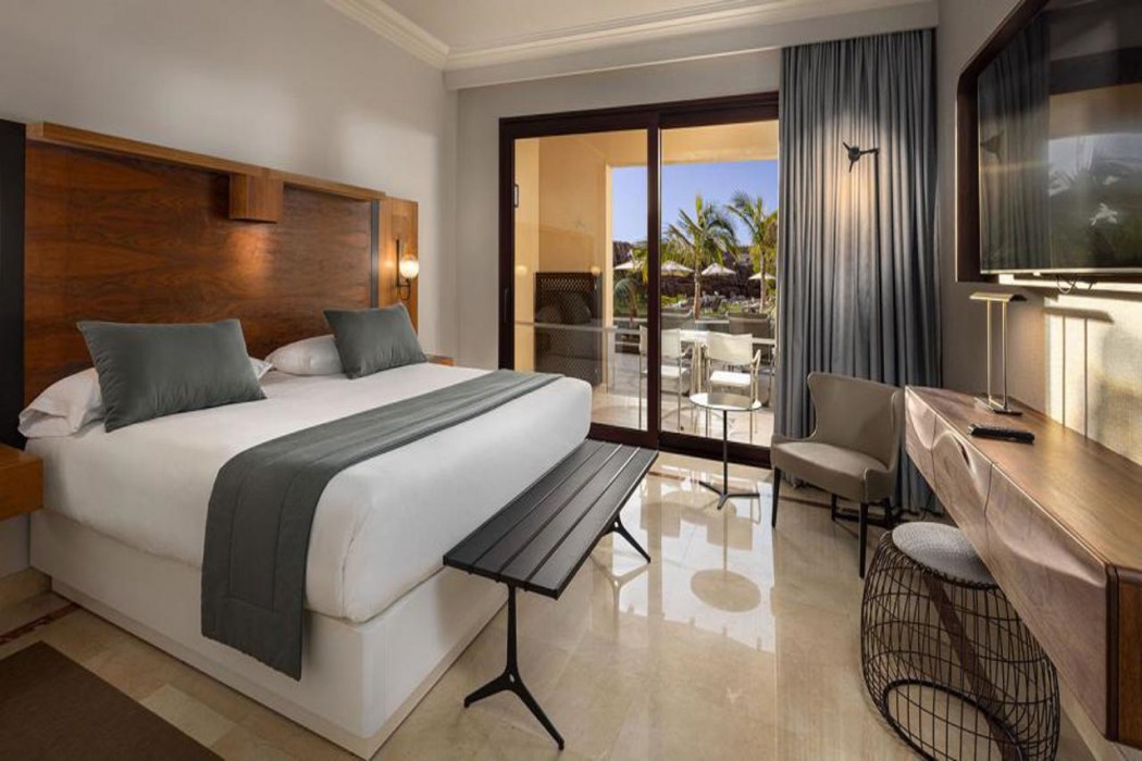 unique club at lopesan costa meloneras resort