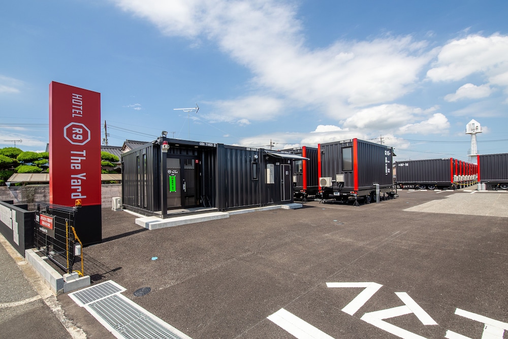 hotel r9 the yard ube