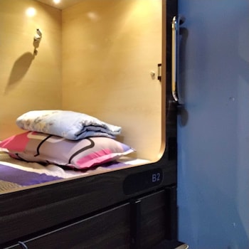 sleep cubee hostel