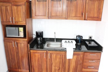 airport sjo residence 2 edward and familia