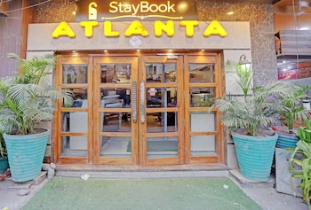 staybook atlanta new delhi train station
