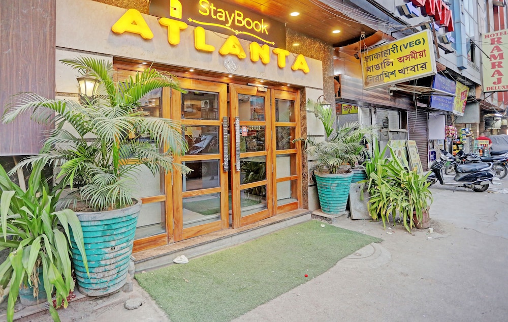 staybook atlanta new delhi train station