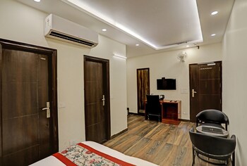 staybook atlanta new delhi train station