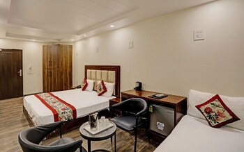 staybook atlanta new delhi train station