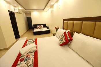 staybook atlanta new delhi train station