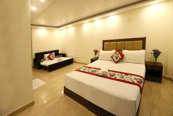 staybook atlanta new delhi train station