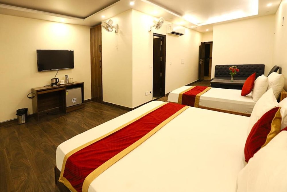 staybook atlanta new delhi train station