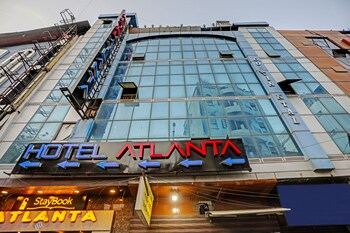 staybook atlanta new delhi train station