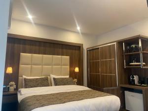 hotel cataleya bv