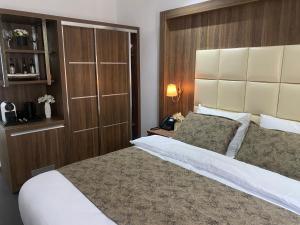hotel cataleya bv