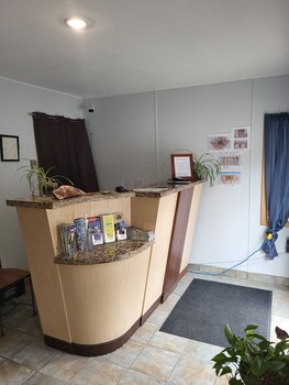 The Orchard Hostel Private Bunks,Radium Hot Springs>>Brisco,2 star