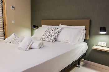 mythic valencia hotel