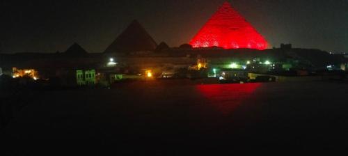 zeina pyramids inn