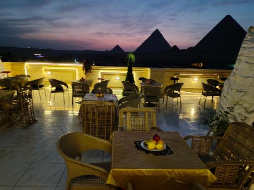 zeina pyramids inn