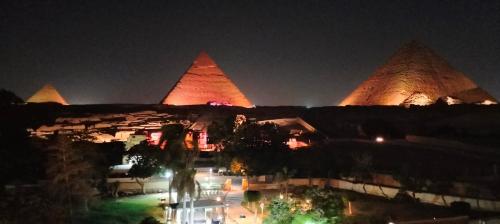 zeina pyramids inn