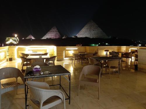 zeina pyramids inn