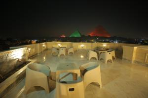 zeina pyramids inn