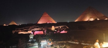 zeina pyramids inn
