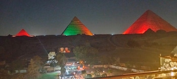 zeina pyramids inn