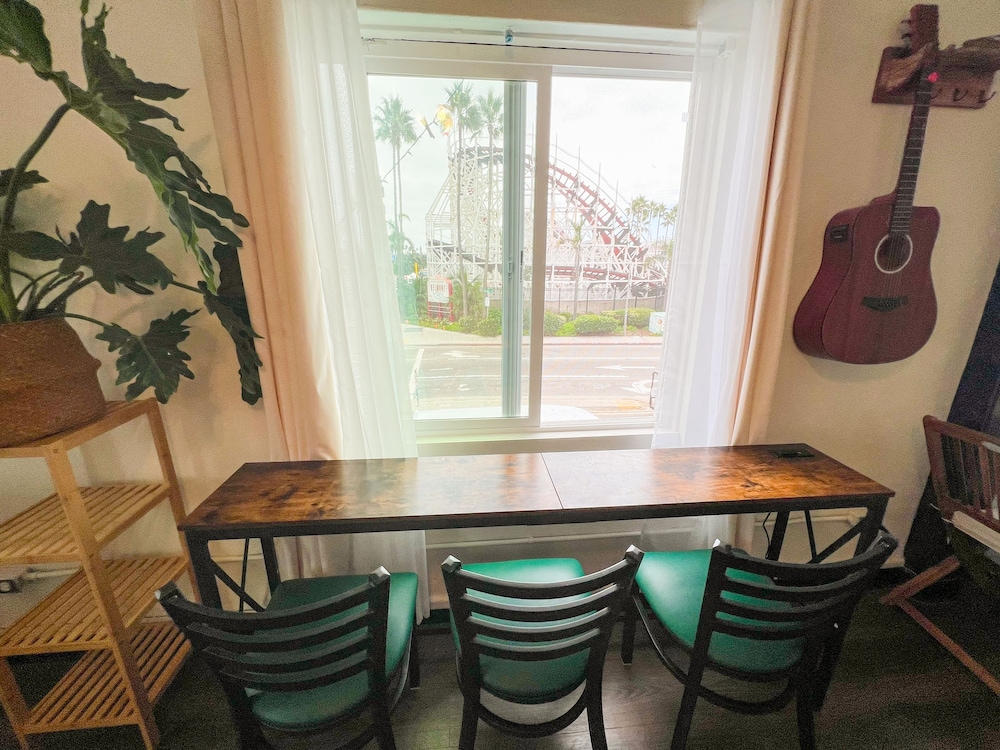 ith mission beach backpacker hostel