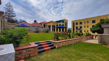 golden castle hotel