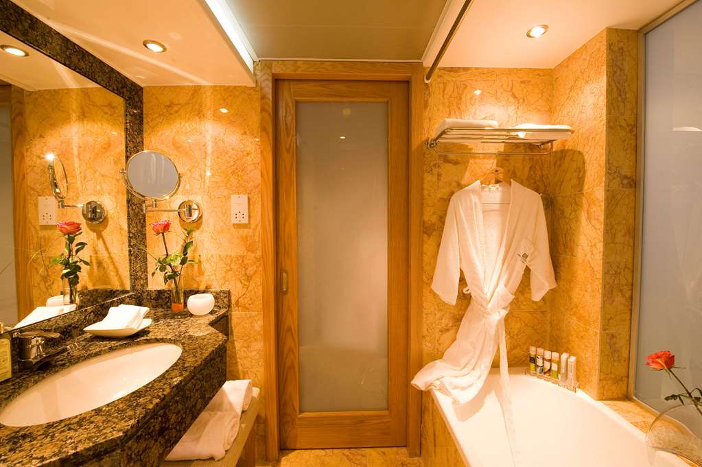 constantinou bros pioneer beach hotel