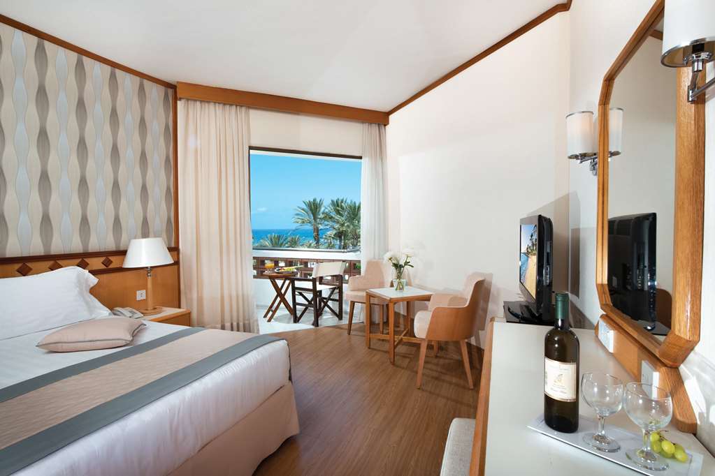 constantinou bros pioneer beach hotel