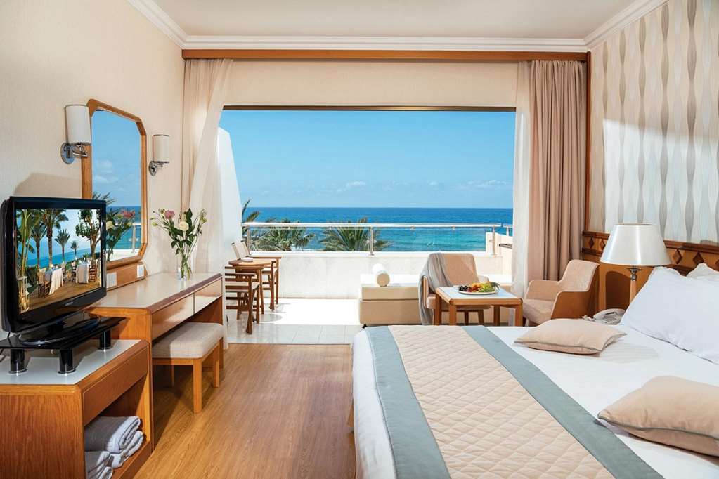 constantinou bros pioneer beach hotel