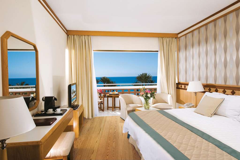 constantinou bros pioneer beach hotel