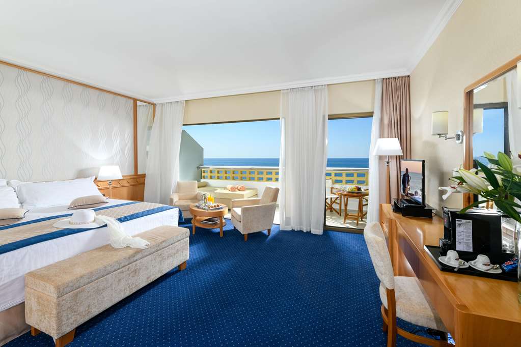 constantinou bros pioneer beach hotel